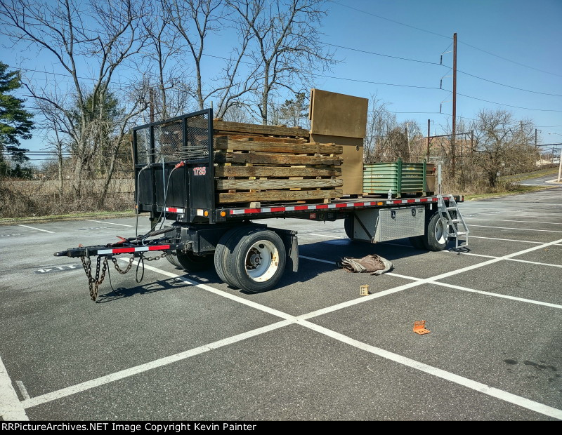 Rail welding pallet trailer